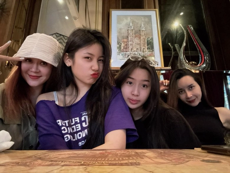 Con gái hồ hoài anh trổ dáng thiếu nữ trông lạ mắt ngoại hình như sinh đôi với ái nữ lưu thiên hương - 3