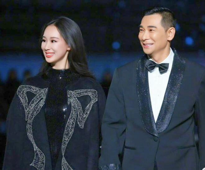 Con gái hoàng phi hồng khiến bố nở mũi vẻ ngoài hệt huỳnh thánh y là học bá tại ngôi trường cho giới siêu giàu - 1