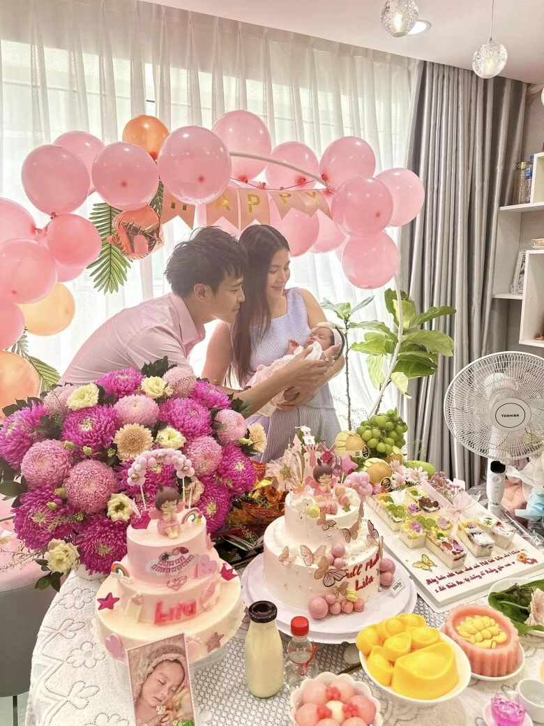 Con gái kha ly giống mẹ như đúc được khen sáng dạ vì có 2 xoáy tóc - 6