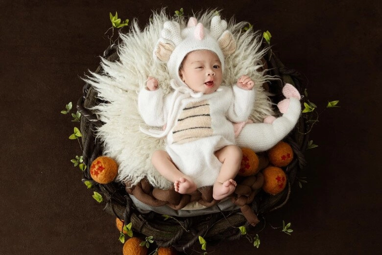 Con gái kha ly giống mẹ như đúc được khen sáng dạ vì có 2 xoáy tóc - 9