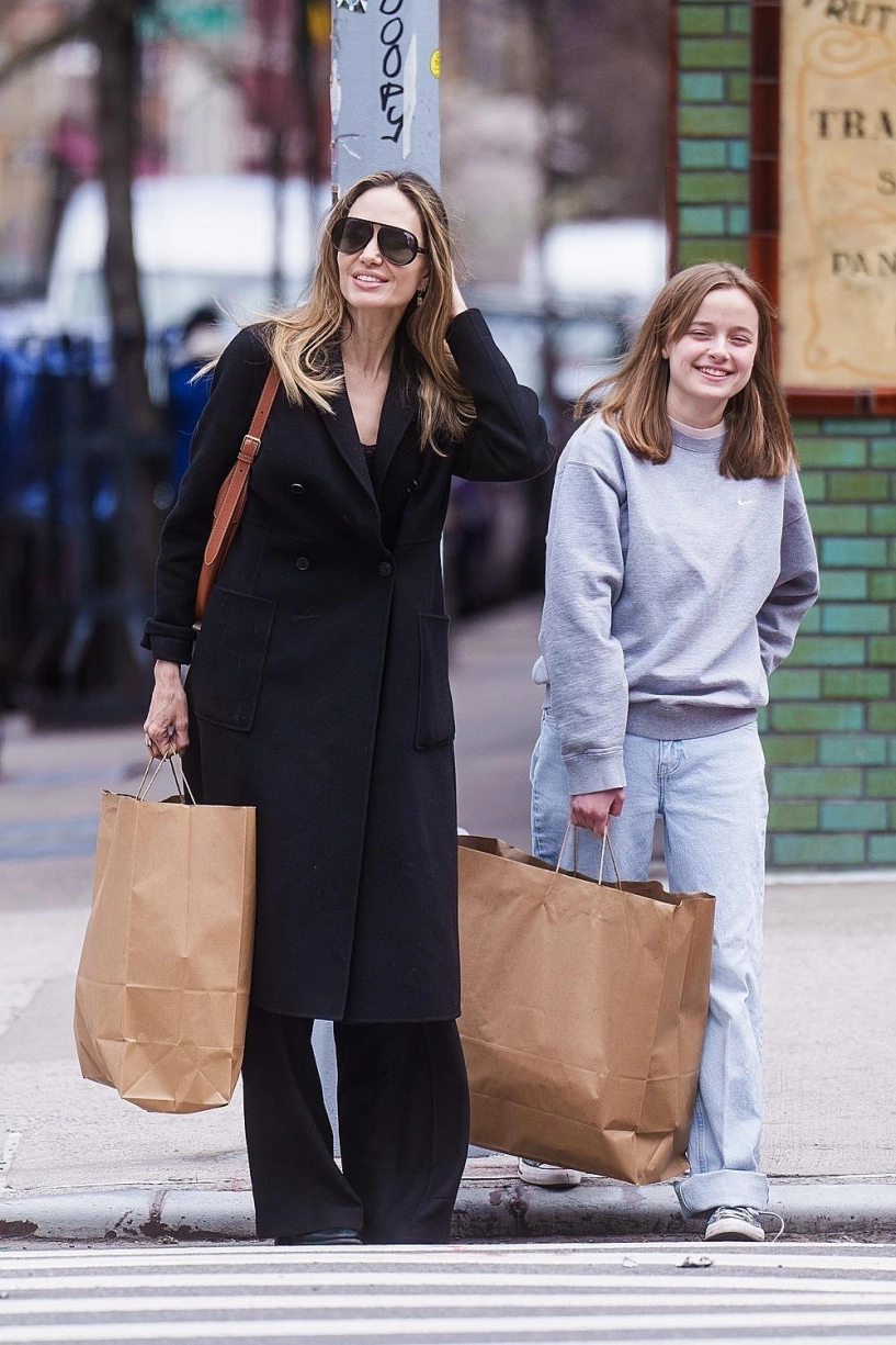 Con gái là bản sao của brad pitt 16 tuổi làm trợ lý cho angelina jolie cách sống trái ngược anh sinh đôi - 6