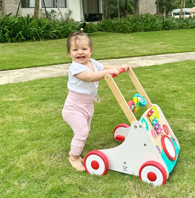 Con gái lai tây nhà lan phương 9 tháng tuổi đã độc tấu piano dáng vẻ cực yêu ai cũng khen có khiếu - 2