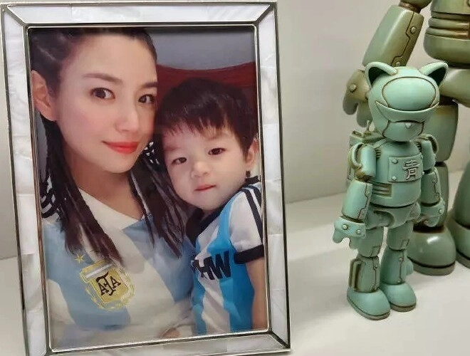 Con gái lâm tâm như khi lớn được mẹ chồng tương lai khen đẹp lắm con gái triệu vy tuổi dậy thì nhan sắc cũng không kém - 4