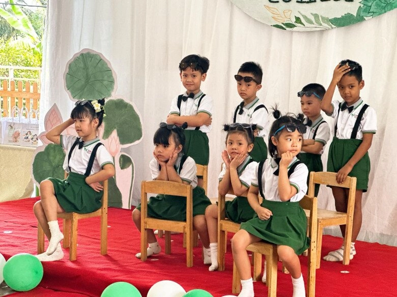 Con gái lê phương có khuôn mặt của bố 5 tuổi chân dài miên man giống mẹ - 2