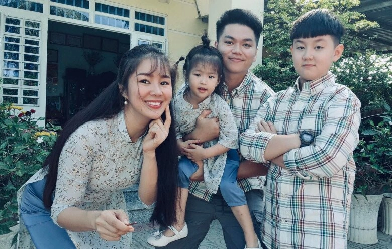 Con gái lê phương có khuôn mặt của bố 5 tuổi chân dài miên man giống mẹ - 9