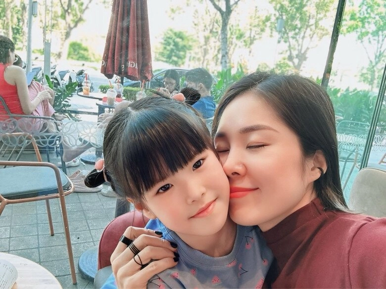 Con gái lê phương là bản sao của mẹ giống cả về ngoại hình lẫn thần thái được dự đoán sẽ nối nghiệp phụ huynh - 5