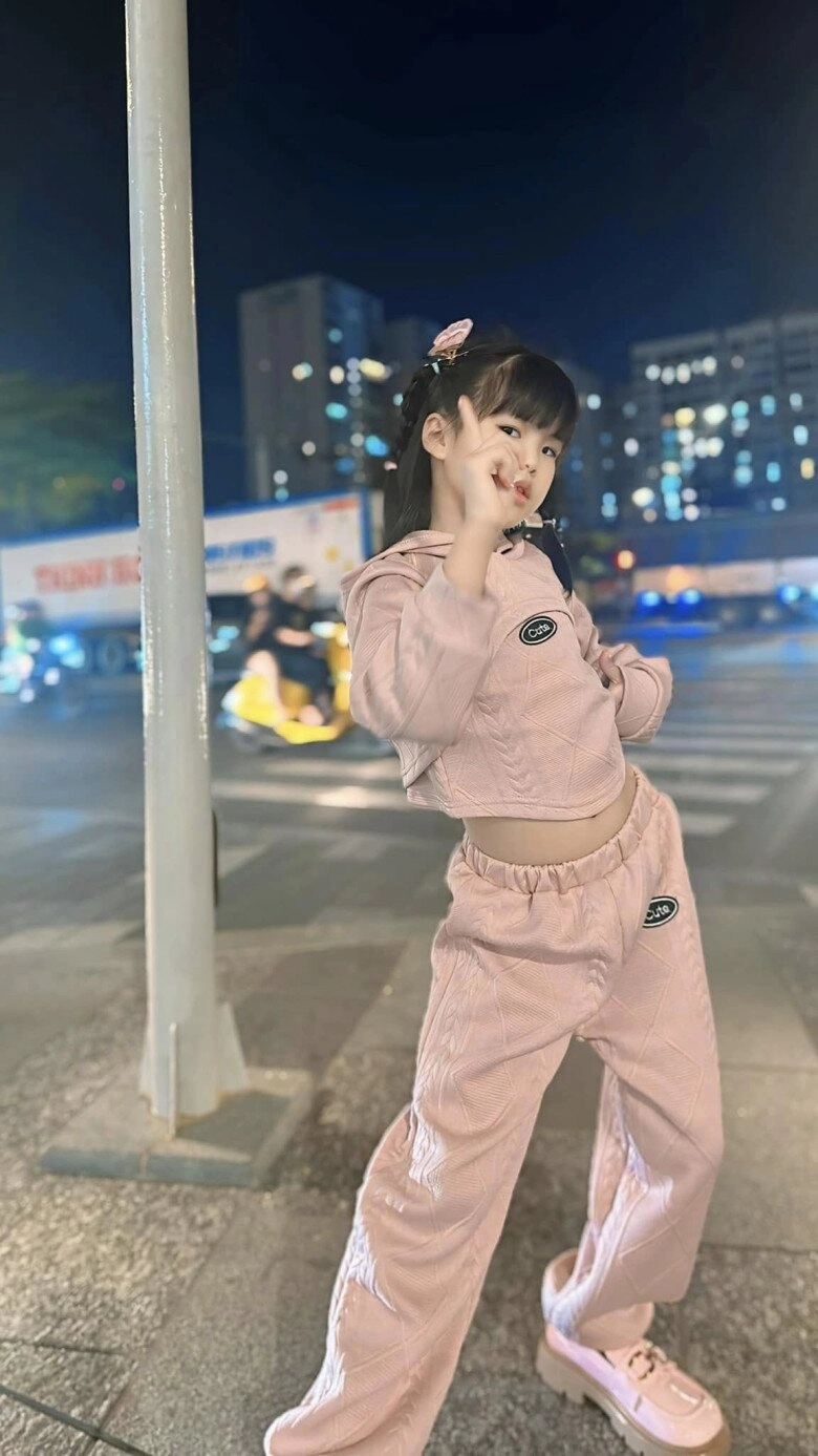 Con gái lê phương là bản sao của mẹ giống cả về ngoại hình lẫn thần thái được dự đoán sẽ nối nghiệp phụ huynh - 7