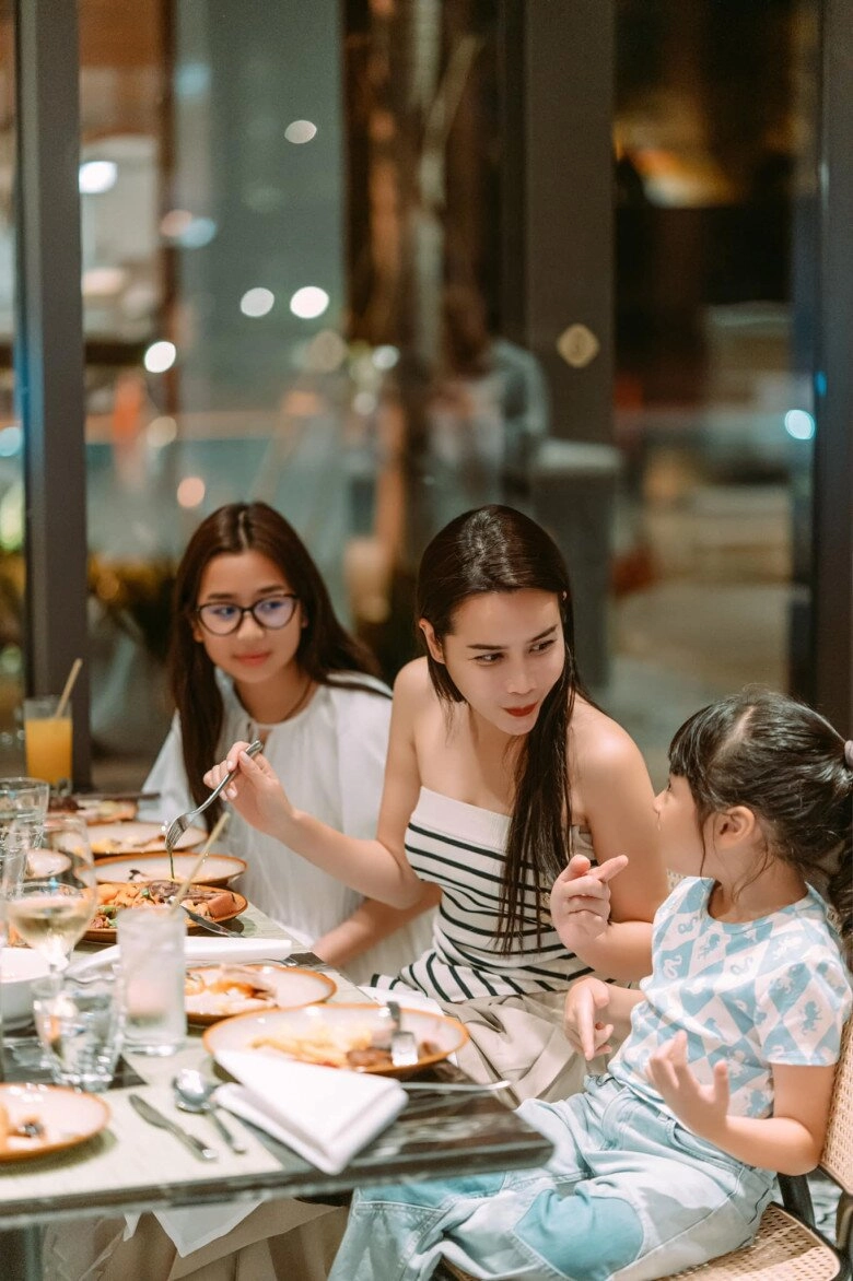 Con gái lưu hương giang xin lỗi vì chê đồ ăn mẹ nấu không ngon ngày càng như bản sao của hồ hoài anh - 11