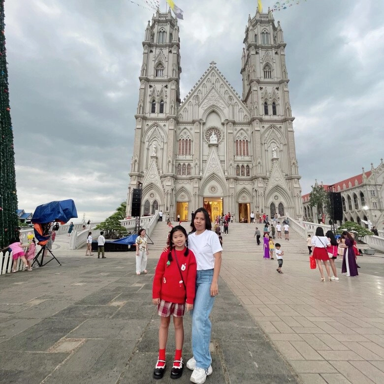 Con gái mai phương học cả tuần không một ngày nào nghỉ bảo mẫu chẳng quản ngại đưa đi đón về - 9