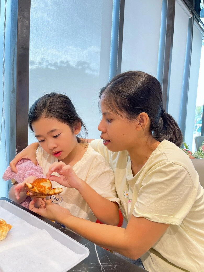 Con gái mai phương thừa hưởng đôi mắt biết cười long lanh của mẹ ngày càng trổ mã xinh đẹp và điệu đà - 13