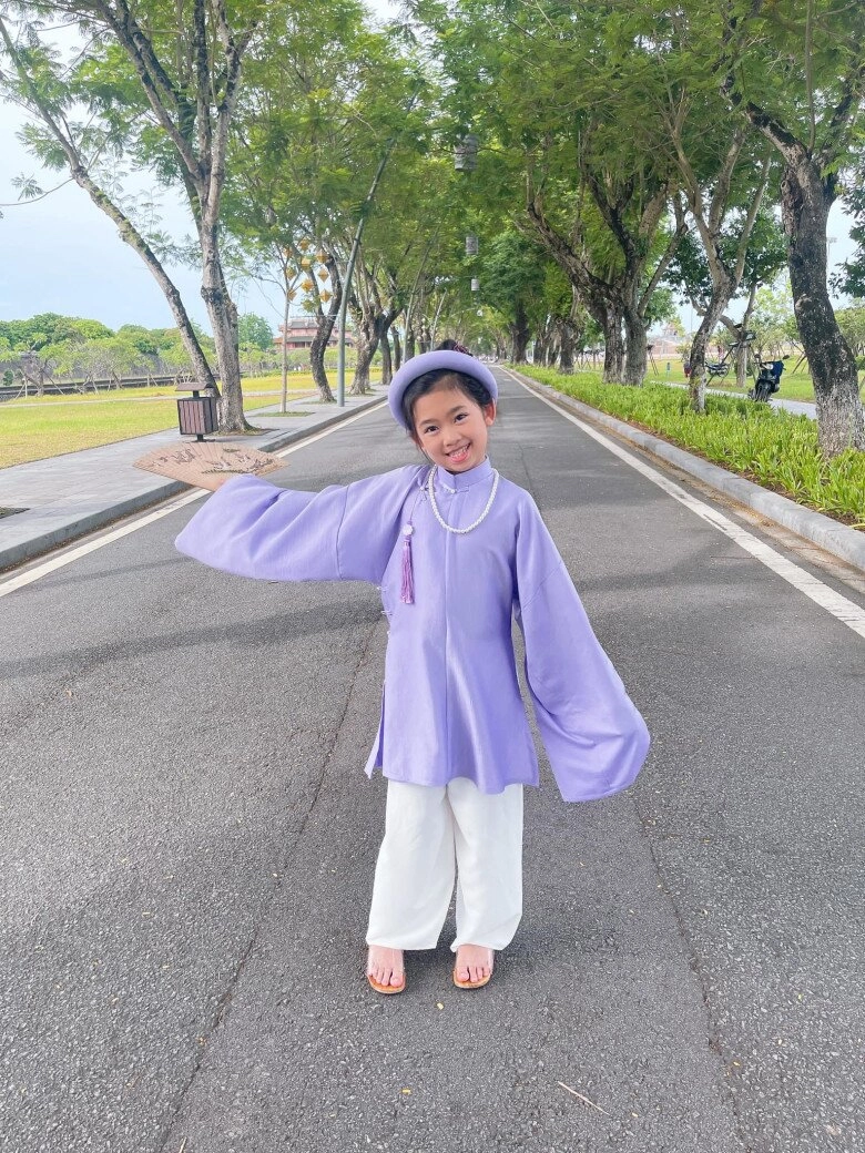Con gái mai phương trổ mã sắp cao vượt bảo mẫu giờ đứng cạnh cứ tưởng 2 chị em - 2