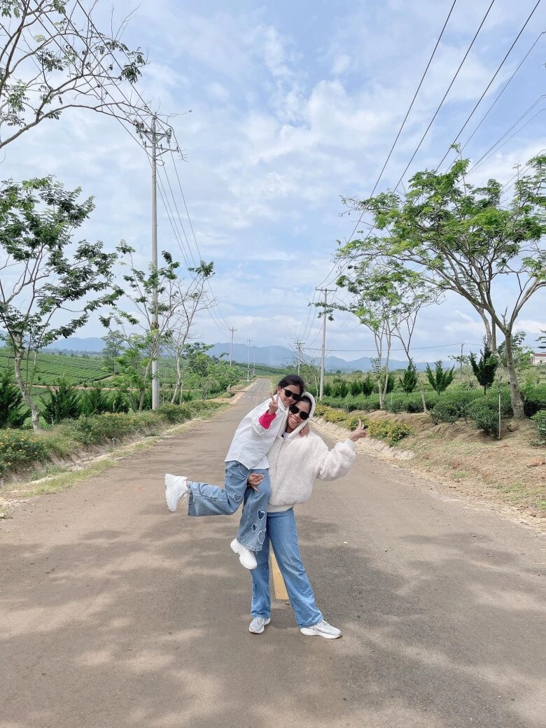 Con gái mai phương trổ mã sắp cao vượt bảo mẫu giờ đứng cạnh cứ tưởng 2 chị em - 8