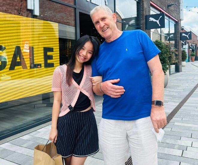 Con gái mc thành trung được ông nội tây chiều hết cỡ không cùng huyết thống với cả nhà nhưng là cục cưng - 1