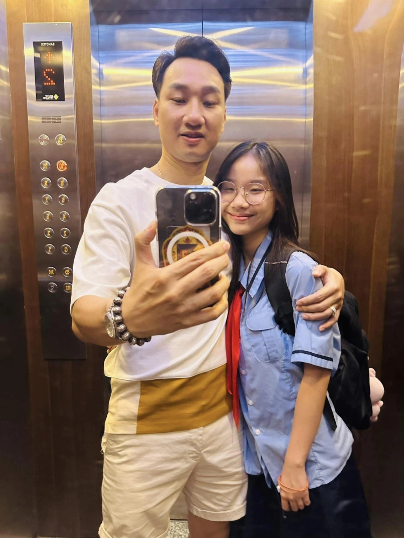 Con gái mc thành trung sướng như công chúa được bố ruột đón đi chơi bố tây yêu chiều khiến mẹ hạnh phúc lây - 7