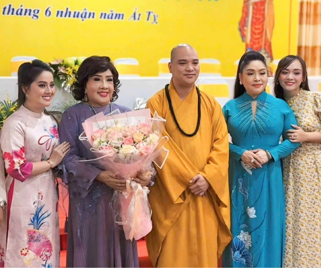 Con gái nsưt vũ linh cúi đầu xin lỗi nsnd lệ thủy dân tình ngán ngẩm vì ồn ào gia đình - 1