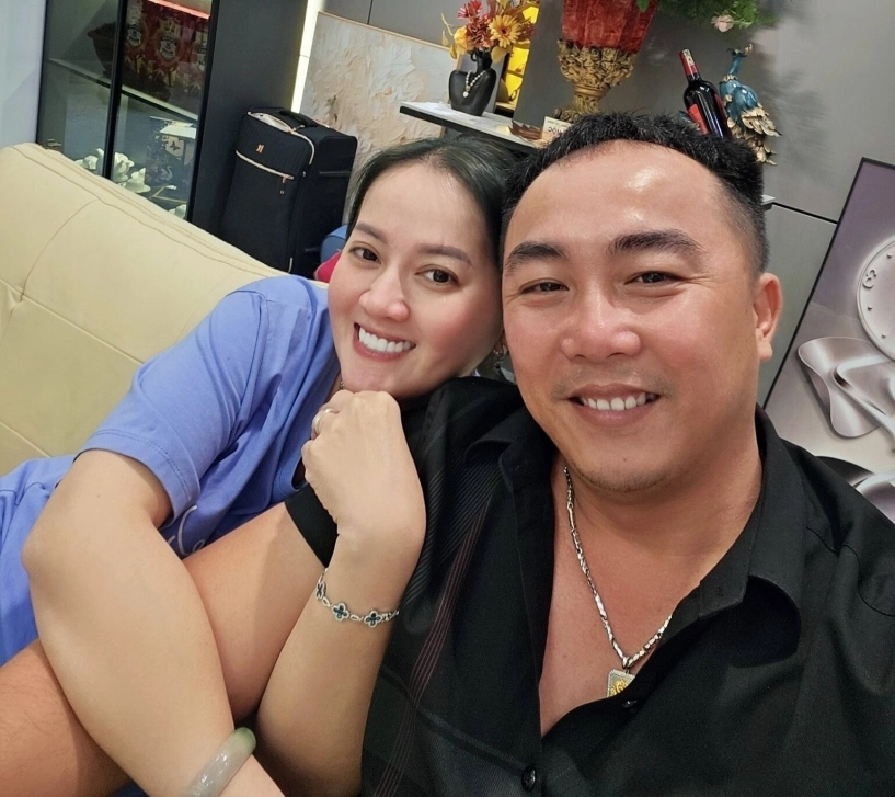 Con gái nsưt vũ linh khoe ảnh tình tứ bên chồng con rể ông hoàng cải lương là vệ sĩ cho vợ và 5 con - 2