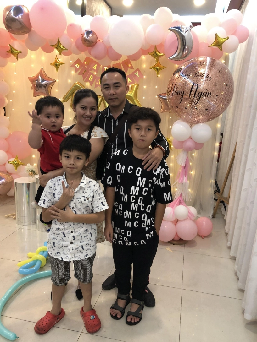 Con gái nsưt vũ linh khoe ảnh tình tứ bên chồng con rể ông hoàng cải lương là vệ sĩ cho vợ và 5 con - 3