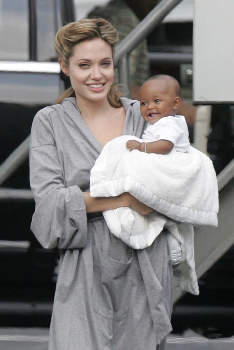 Con gái nuôi duy nhất của angelina jolie cô bé gốc phi gầy gò đổi đời học trường danh giá có dòng trang sức riêng - 1
