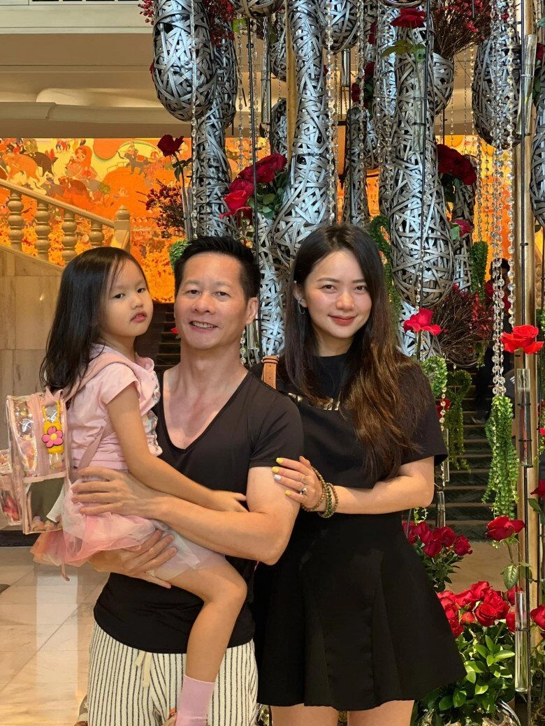 Con gái phan như thảo xinh đẹp như thiên thần trong lễ rửa tội tự quyết định vào đạo của bố đại gia - 5