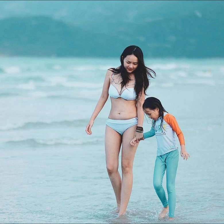 Con gái phan như thảo xinh đẹp như thiên thần trong lễ rửa tội tự quyết định vào đạo của bố đại gia - 6
