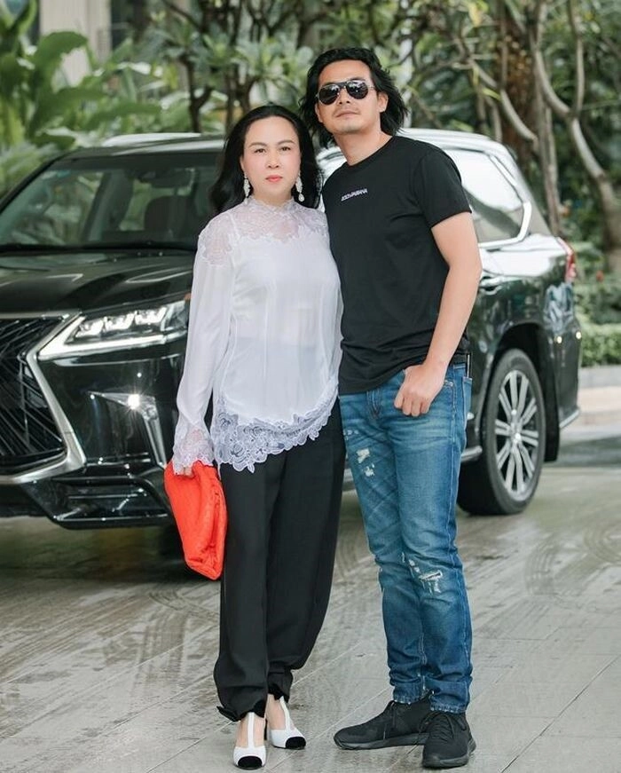 Con gái quách ngọc ngoan về quê nội đi thu hoạch thủy hải sản phượng chanel kể về bố mẹ của người cũ - 6