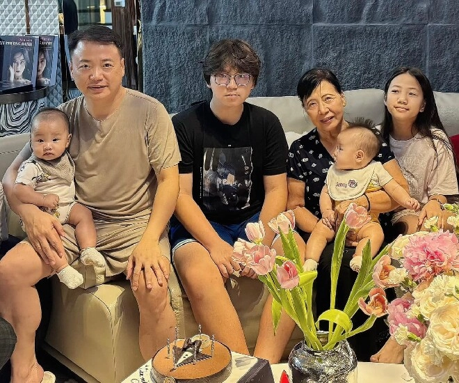 2 con riêng shark bình tranh nhau bế em gái jenny cá mập bố giải thích thái độ phân biệt đối với em trai jimmy - 5