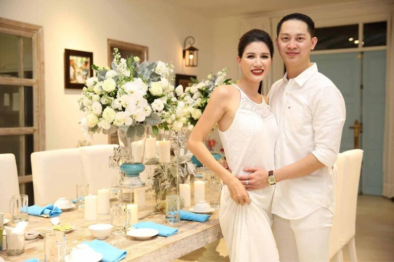 Con gái trang trần đeo cặp to đùng đi học ở mỹ bằng xe bus cựu người mẫu vui dù bị nói suốt ngày rửa bát - 13