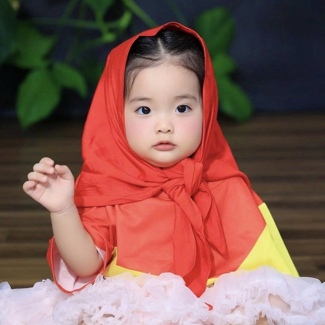 Con gái út nhà khánh thi - phan hiển đáng yêu như thiên thần ở tuổi lên 2 - 6