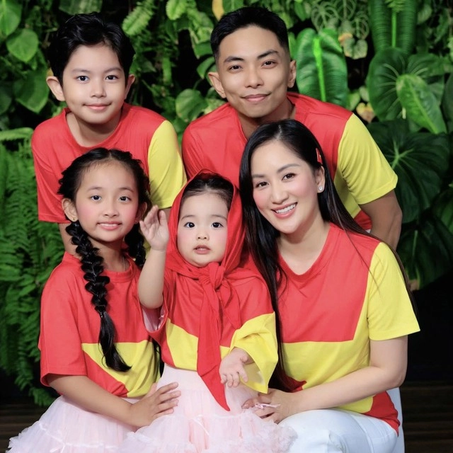 Con gái út nhà khánh thi - phan hiển đáng yêu như thiên thần ở tuổi lên 2 - 9