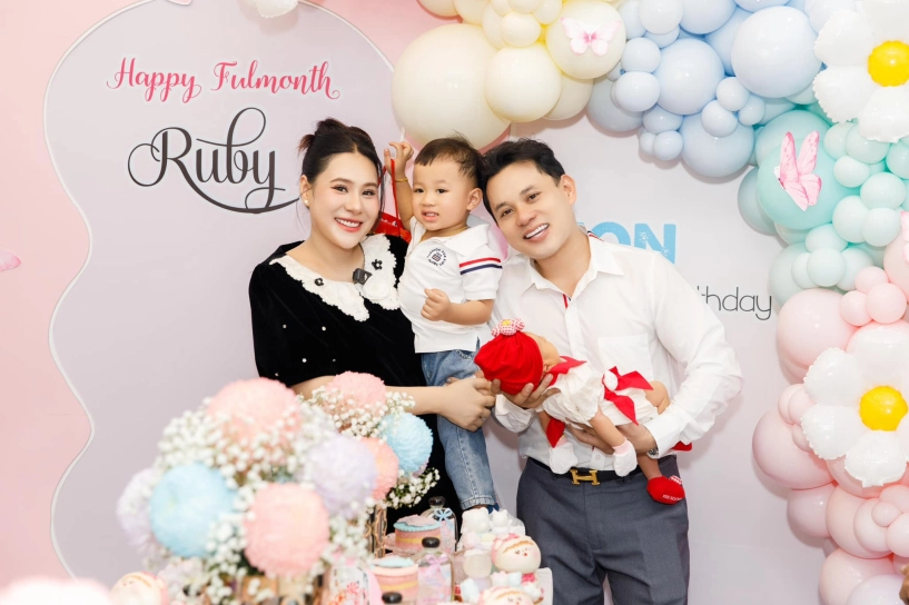 Con hồ bích trâm chưa đầy 1 tháng tuổi phải tập vật lý trị liệu mẹ bị nói vì ngồi livestream quá nhiều khi mang thai - 6