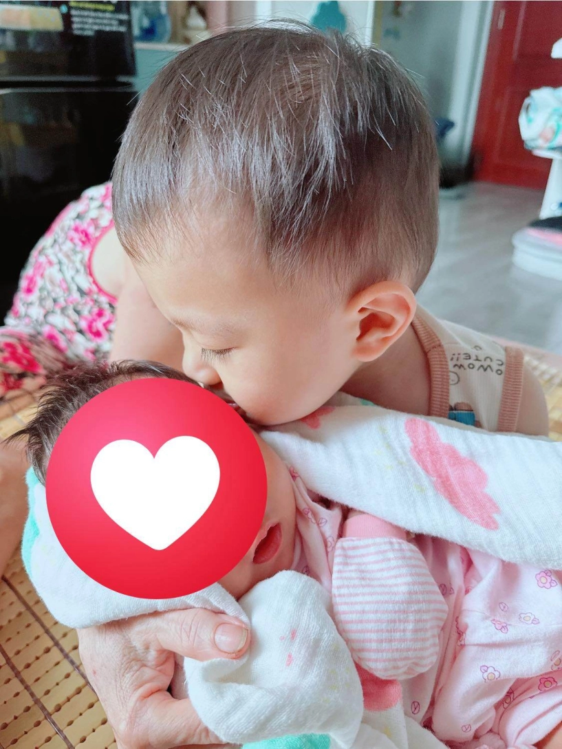 Con hồ bích trâm chưa đầy 1 tháng tuổi phải tập vật lý trị liệu mẹ bị nói vì ngồi livestream quá nhiều khi mang thai - 8
