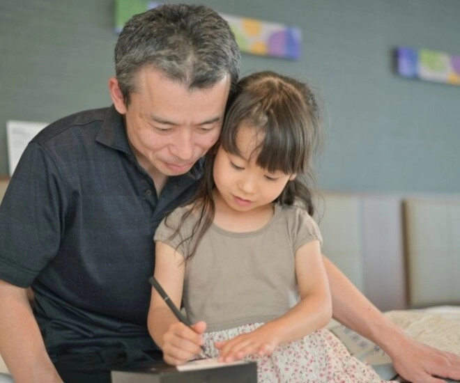 Con rể nhà hàng xóm cho con học trường quốc tế đắt đỏ mẹ vợ khen nức nở tôi im lặng làm một chuyện khiến bà vội xin lỗi - 1