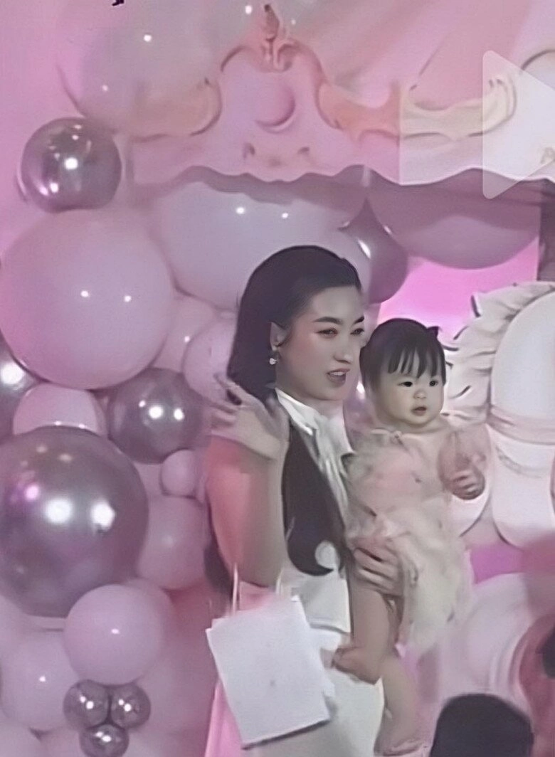 Con sao vào sinh nhật 1 tuổi quý tử nhà cường đô la mở tiệc sang chảnh con gái đỗ mỹ linh lộ diện mạo - 9