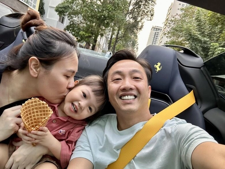 Con sao việt bốc đồ trong tiệc thôi nôi ái nữ cường đô la hứa hẹn thành đại gia con gái khánh thi thích sổ đỏ - 4