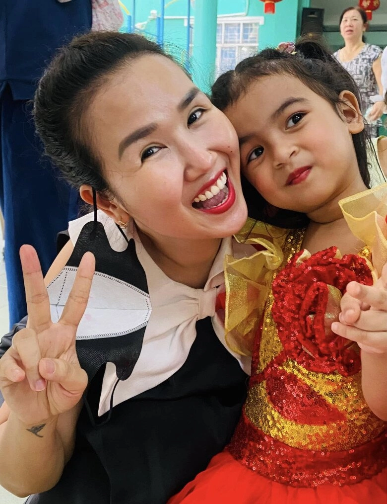 Con sao việt đi học ngày cuối năm ái nữ lai ấn của võ hạ trâm điệu đà con gái cường đô la đưa em trai theo - 2