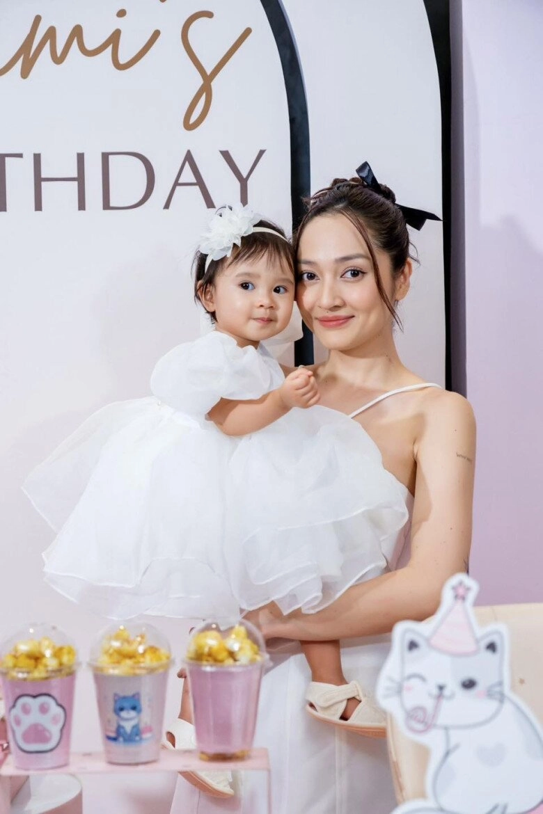 Con sao việt mang họ mẹ quang minh mong quý tử giống bố việt trinh giấu mặt con trai suốt 15 năm - 10