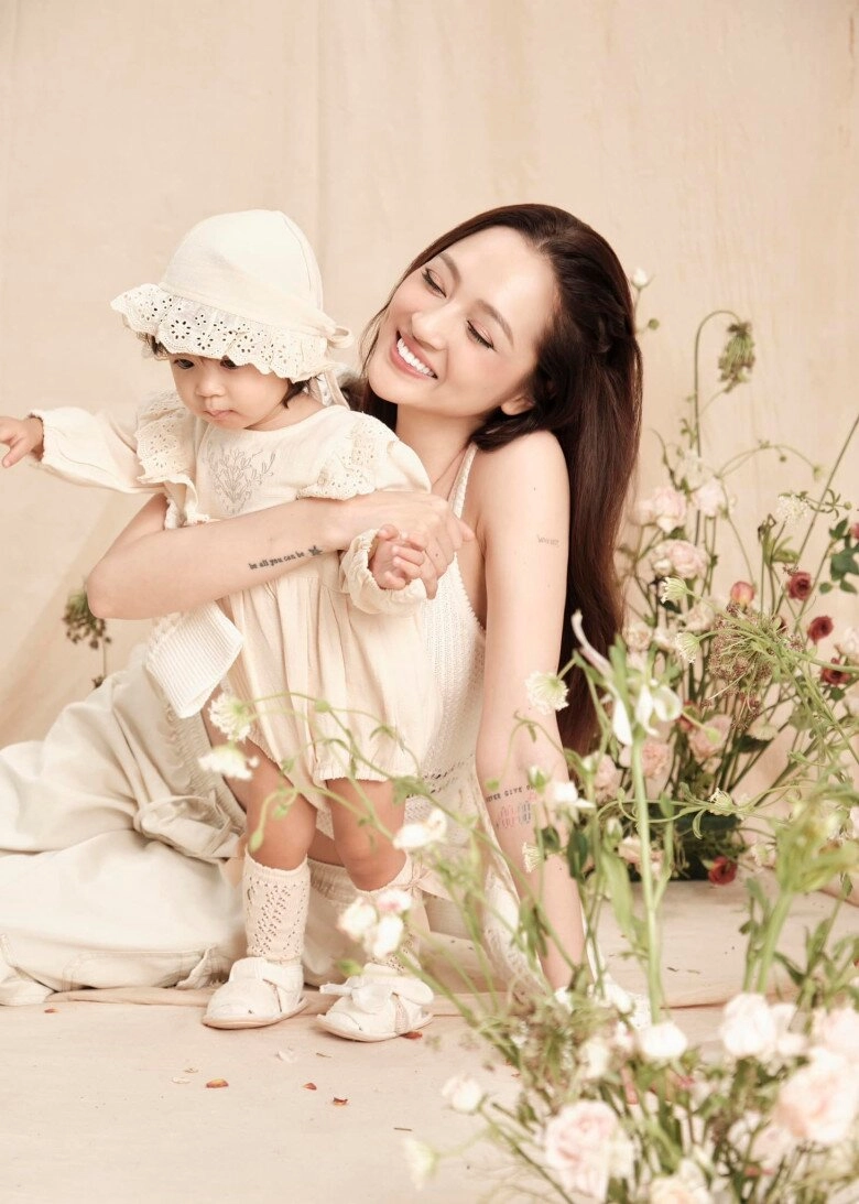 Con sao việt mang họ mẹ quang minh mong quý tử giống bố việt trinh giấu mặt con trai suốt 15 năm - 11