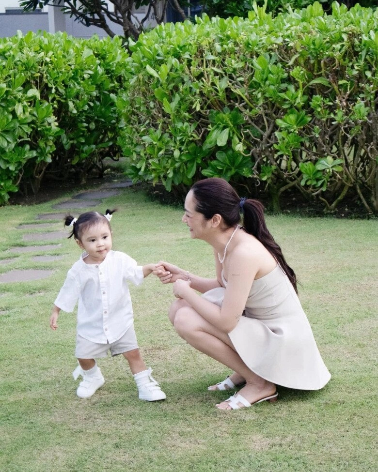Con sao việt mang họ mẹ quang minh mong quý tử giống bố việt trinh giấu mặt con trai suốt 15 năm - 12