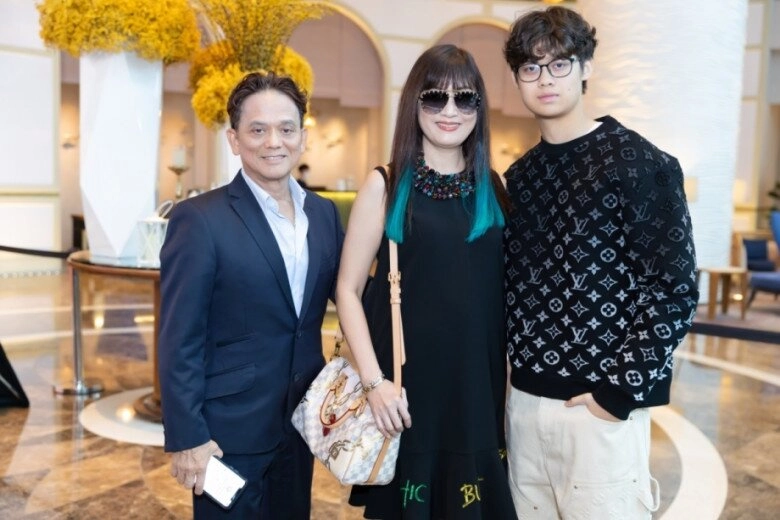 Con sao việt trổ tài catwalk lọ lem lộng lẫy như công chúa quý tử của đàm vĩnh hưng nhõng nhẽo trên sàn runway - 13