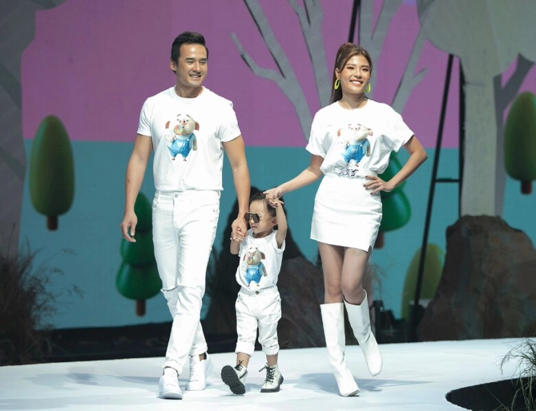 Con sao việt trổ tài catwalk lọ lem lộng lẫy như công chúa quý tử của đàm vĩnh hưng nhõng nhẽo trên sàn runway - 16