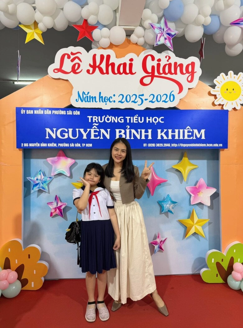 Con sao việt tưng bừng khai giảng quý tử đăng khôi ở biệt thự vẫn học trường công ái nữ hồng đăng được bố mẹ tháp tùng - 8