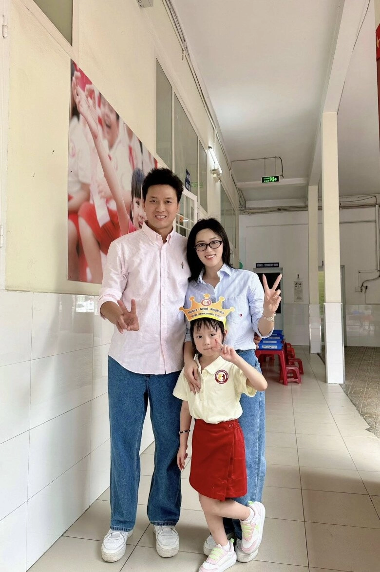 Con sao việt tưng bừng khai giảng quý tử đăng khôi ở biệt thự vẫn học trường công ái nữ hồng đăng được bố mẹ tháp tùng - 10
