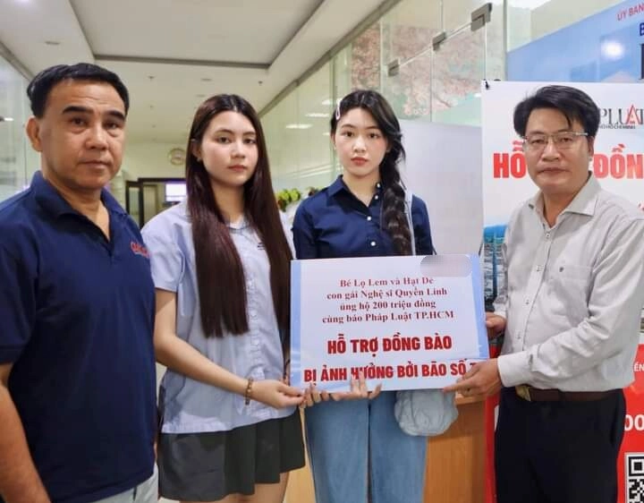 Con sao việt ủng hộ vùng lũ lọ lem - hạt dẻ góp 200 triệu con đinh ngọc diệp đập ống heo tiết kiệm 5 năm - 1