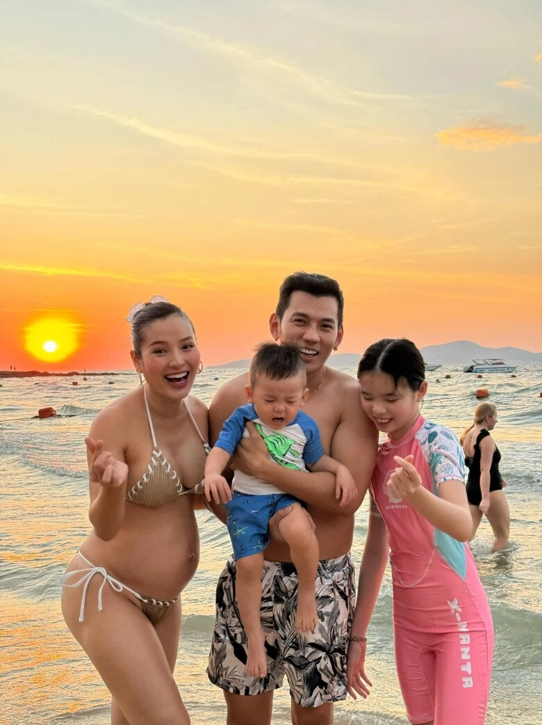 Con thứ 3 của phương trinh jolie chào đời sớm hơn dự tính mẹ bỉm xinh như đi sự kiện trên bàn đẻ - 10