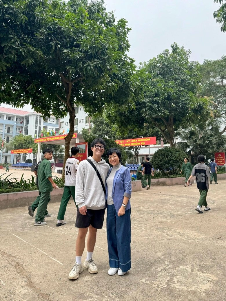 Con trai công lý dính như sam với thảo vân dù đã gần 20 tuổi nữ mc ở cạnh quý tử nhìn như 2 chị em - 3