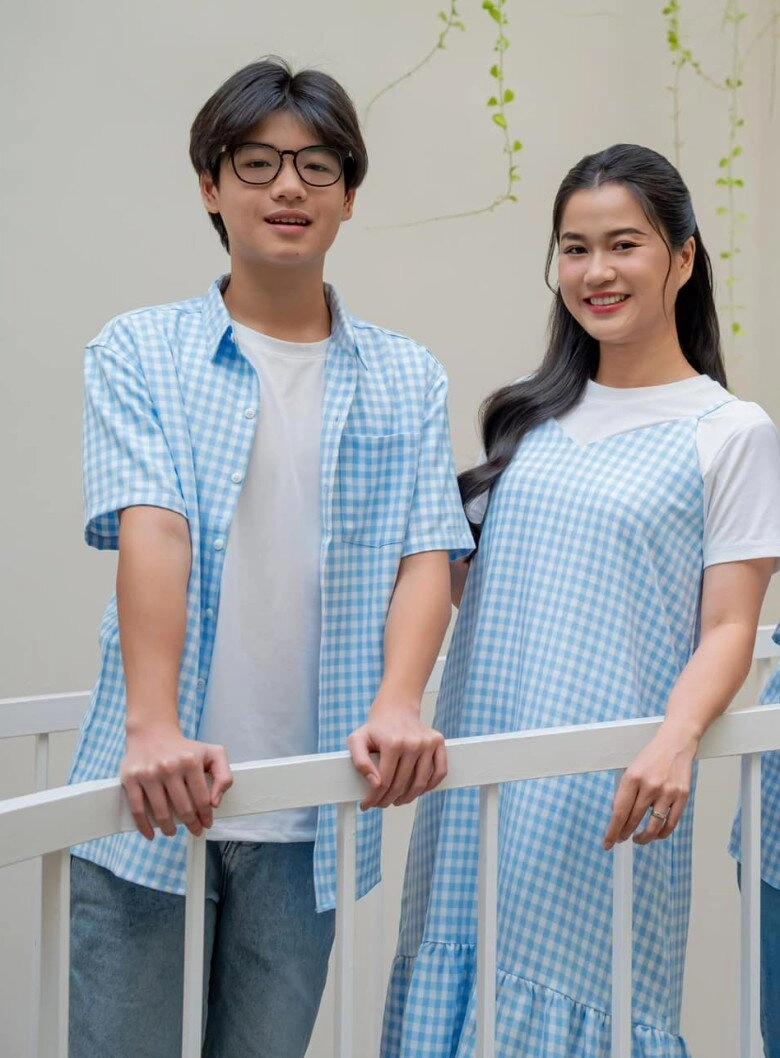 Con trai của lâm vỹ dạ ở tuổi dậy thì mắc cỡ vì bị mẹ hôn cảm thấy bình thường khi phụ huynh nổi tiếng - 1