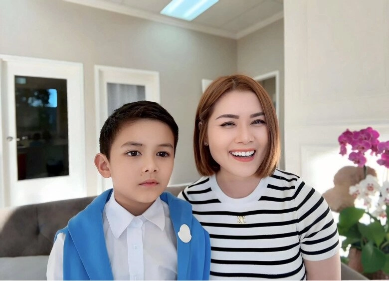 Con trai đan trường 7 tuổi đã ra dáng ceo trang hoàng cơ ngơi do bố mẹ tặng ở mỹ để đón tết - 7
