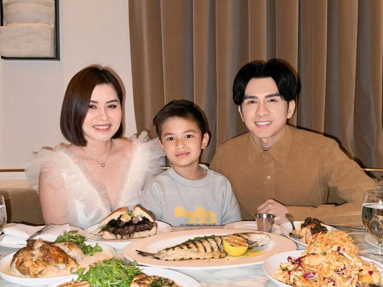 Con trai đan trường 7 tuổi đã ra dáng ceo trang hoàng cơ ngơi do bố mẹ tặng ở mỹ để đón tết - 8