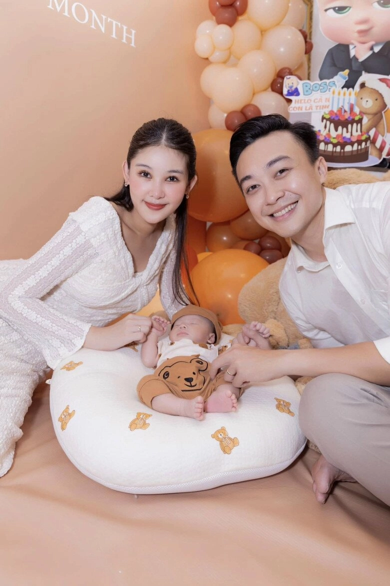 Con trai hoa hậu lê âu ngân anh hóa thành em bé hòa bình gương mặt như sao y bản chính từ bố btv - 3