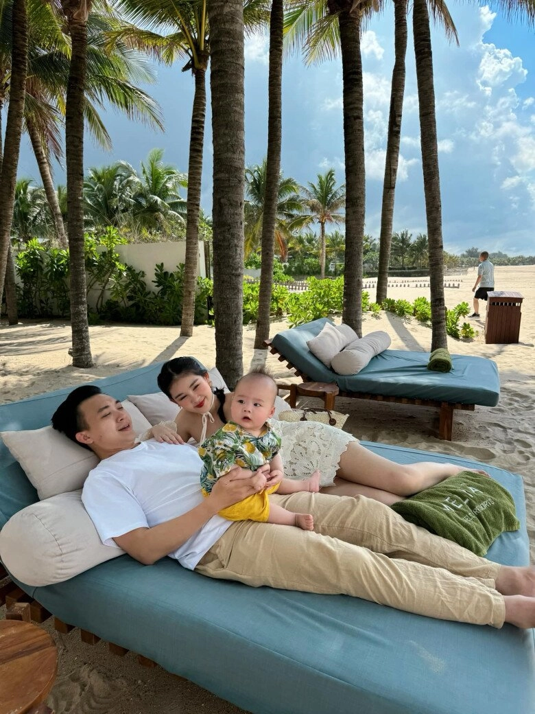 Con trai hoa hậu lê âu ngân anh hóa thành em bé hòa bình gương mặt như sao y bản chính từ bố btv - 6